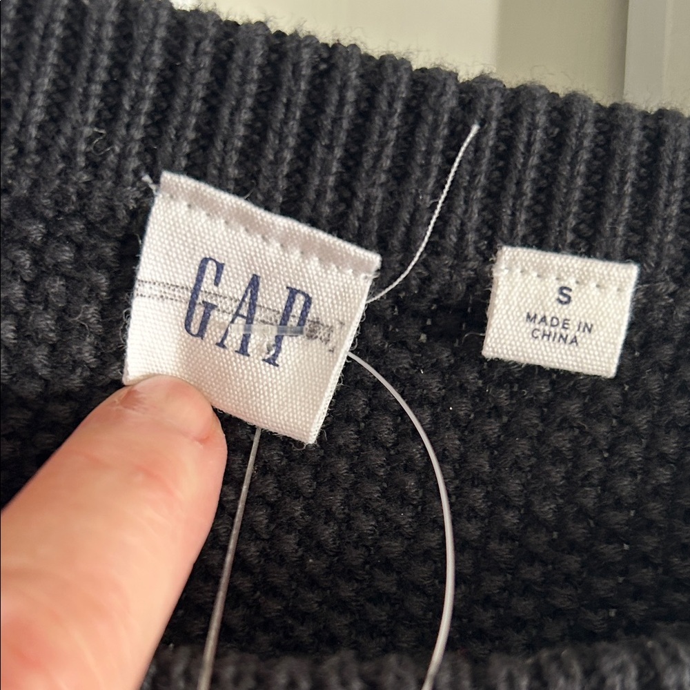 Gap Black Cable Knit Sweater - Picture 2 of 3
